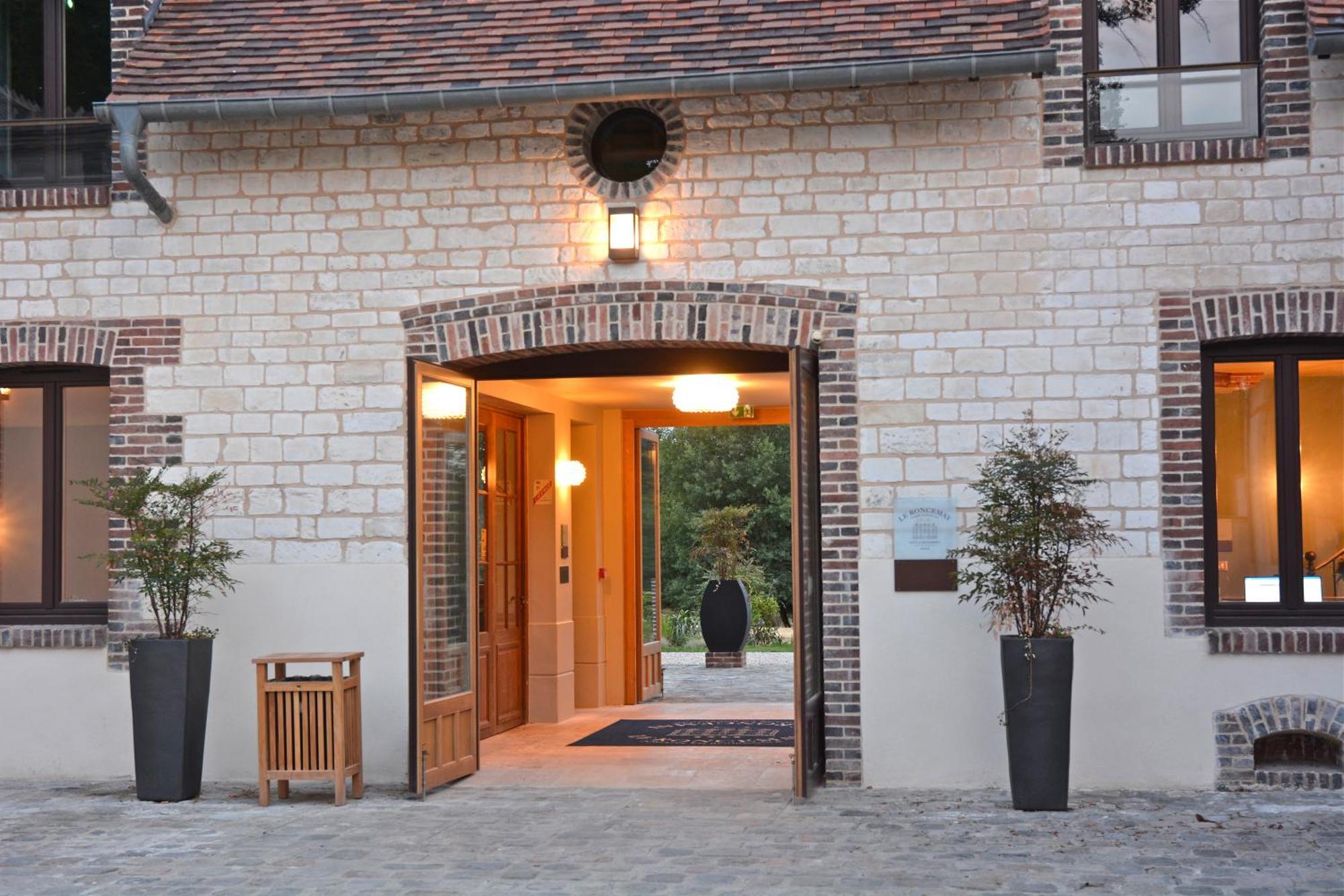 Domaine Du Roncemay - Hotel, Restaurants, Spa & Golf Aillant-sur-Tholon المظهر الخارجي الصورة